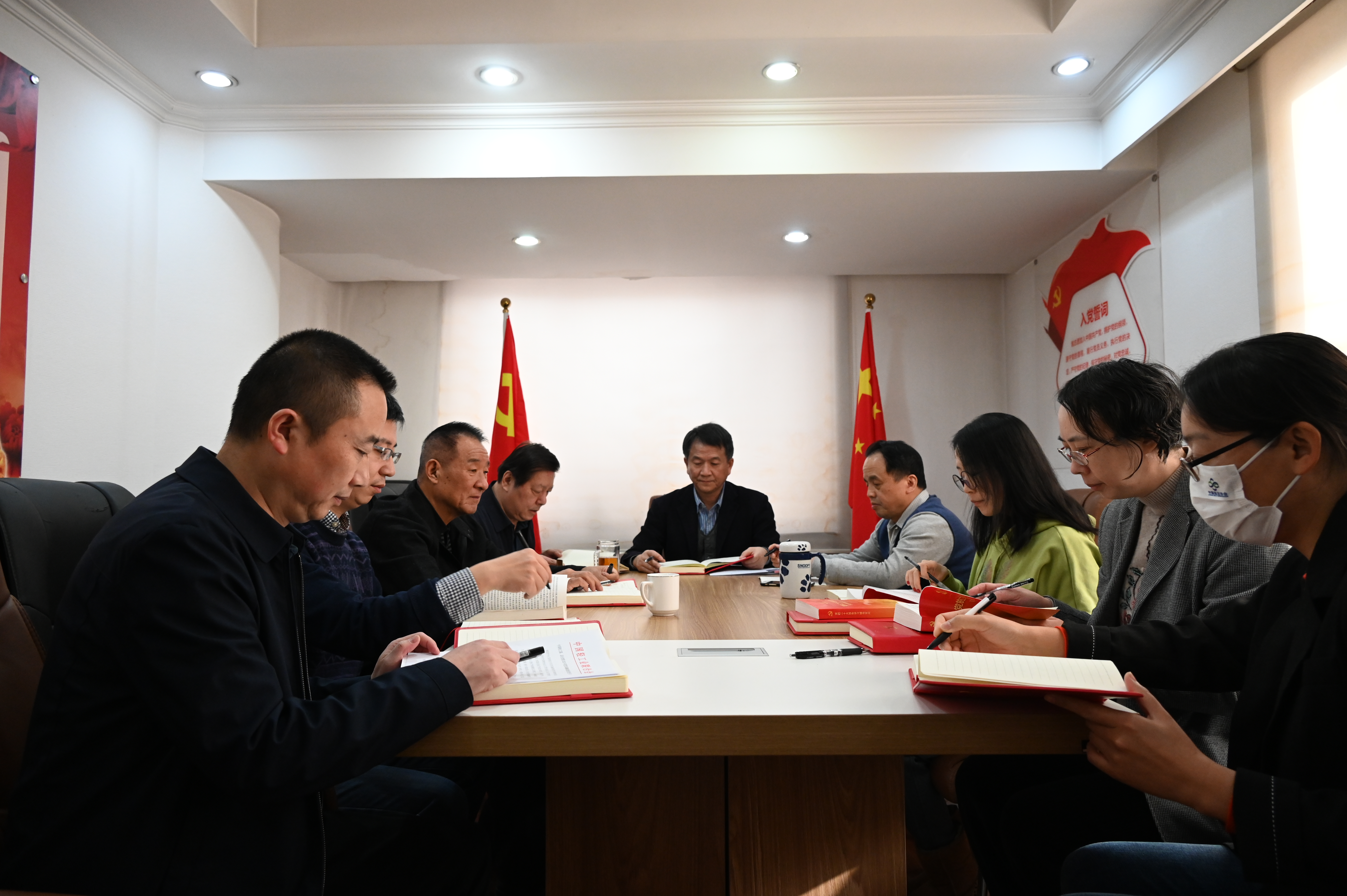 中鹽協(xié)會(huì)黨支部學(xué)習(xí)傳達(dá)中國(guó)輕工聯(lián)黨委黨建工作部署會(huì)議精神