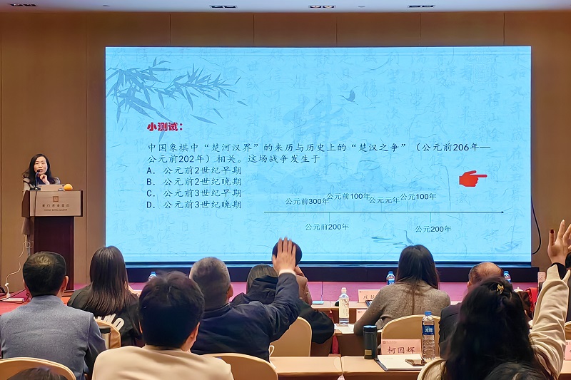 張君作年度工作總結(jié)報告和《中國鹽業(yè)年鑒》《會員通訊》稿件編寫經(jīng)驗分享。.jpg